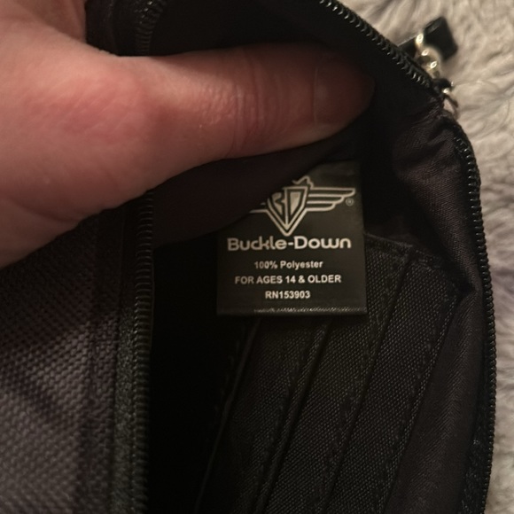 NWT•Horror Film Set• BUCKLE-DOWN Canvas Wallet, “IT 2” & 2 “Terrifier” Film Pins - Picture 9 of 16